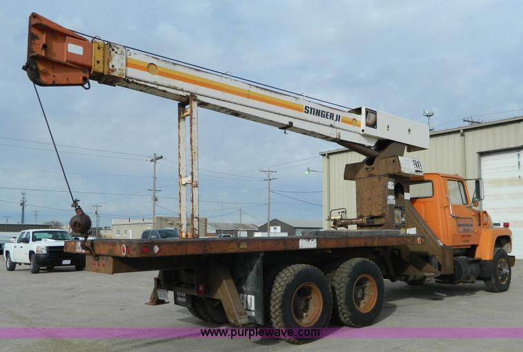 image for item L7288 1977 Ford 800 crane truck
