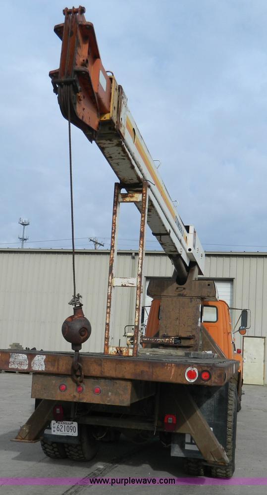 image for item L7288 1977 Ford 800 crane truck