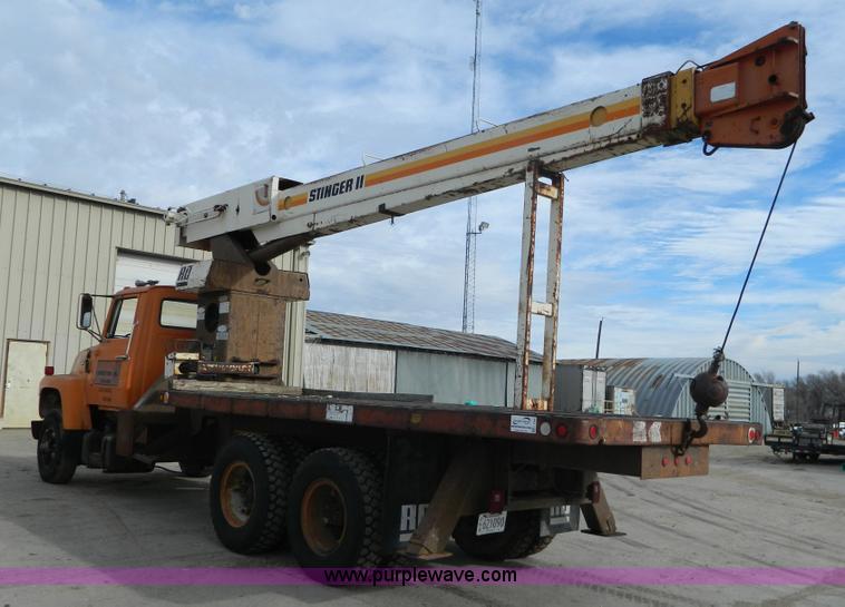 image for item L7288 1977 Ford 800 crane truck