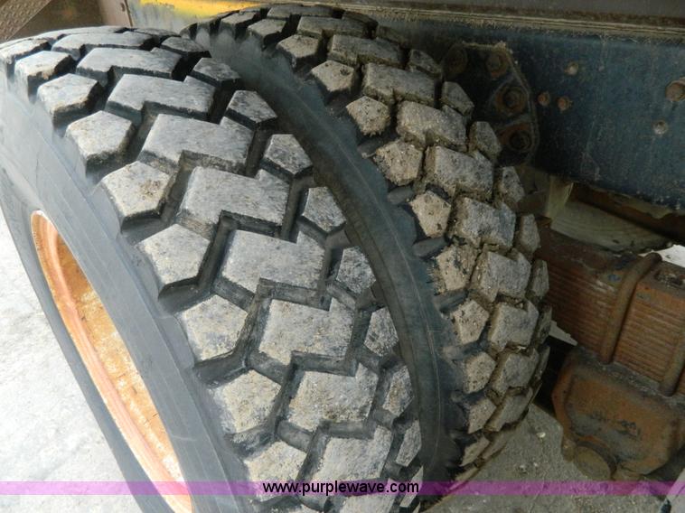 image for item L7288 1977 Ford 800 crane truck