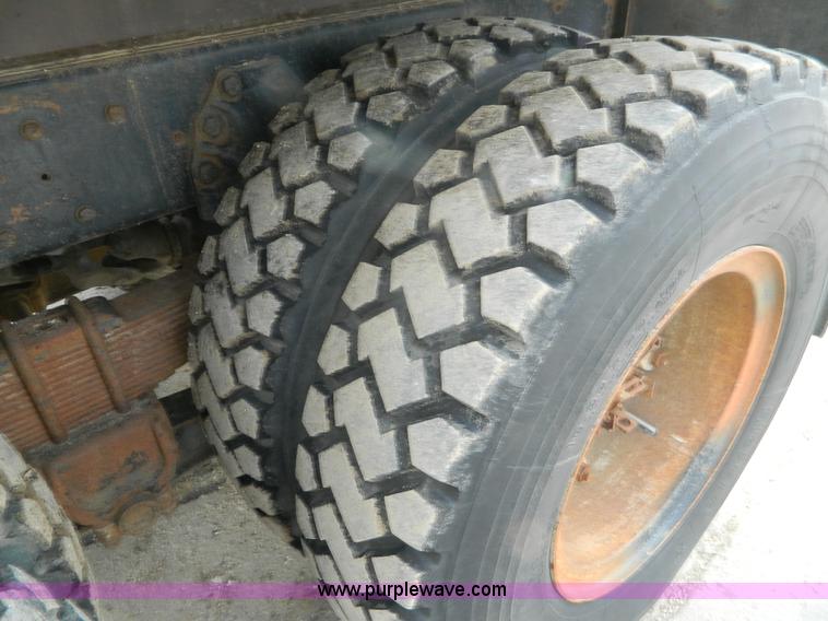 image for item L7288 1977 Ford 800 crane truck