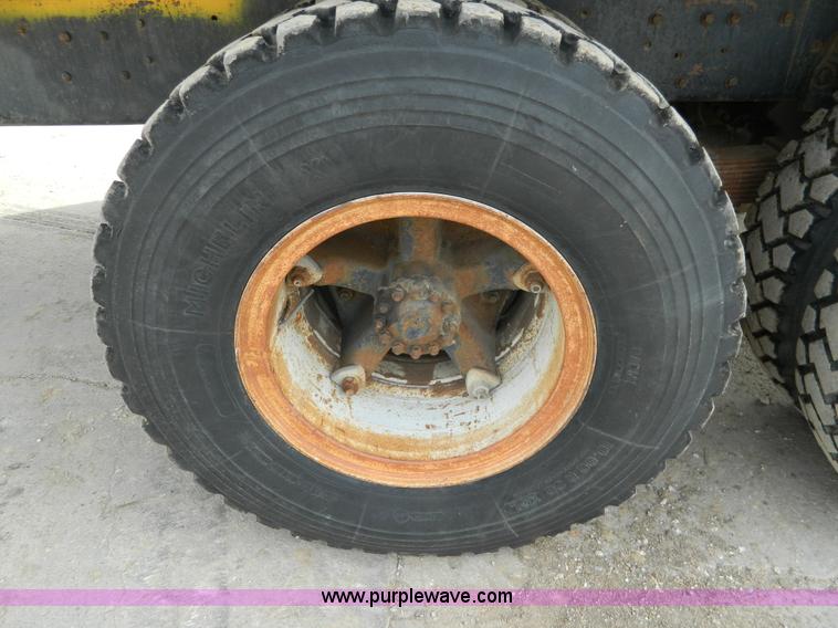 image for item L7288 1977 Ford 800 crane truck