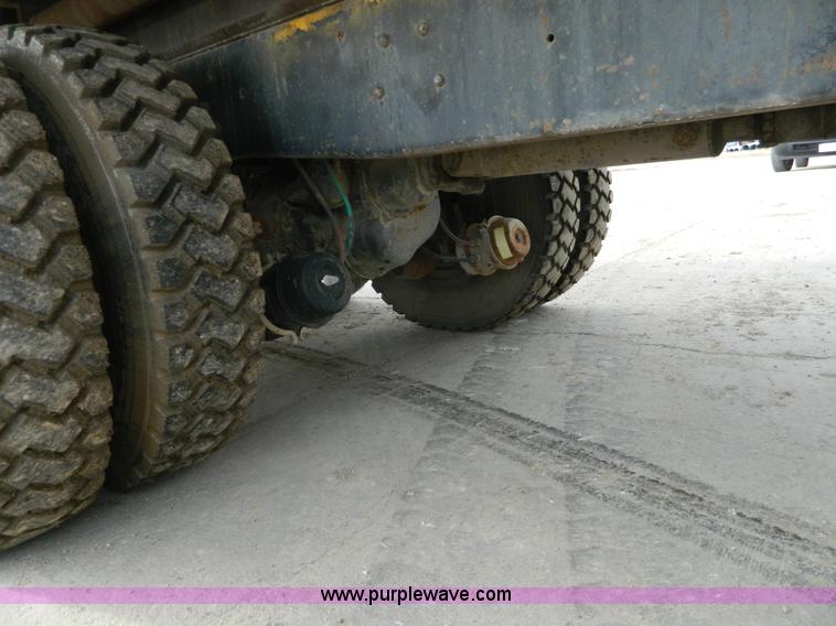 image for item L7288 1977 Ford 800 crane truck