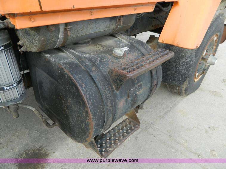 image for item L7288 1977 Ford 800 crane truck