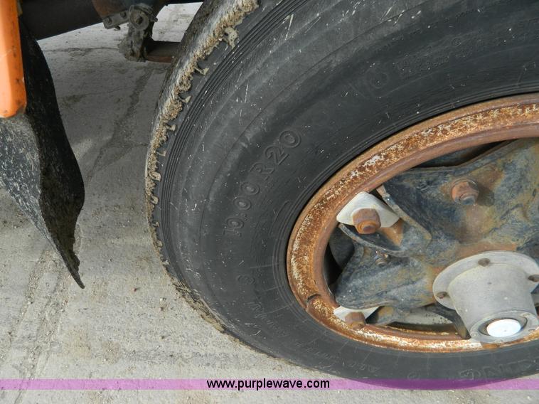 image for item L7288 1977 Ford 800 crane truck