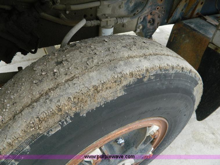 image for item L7288 1977 Ford 800 crane truck