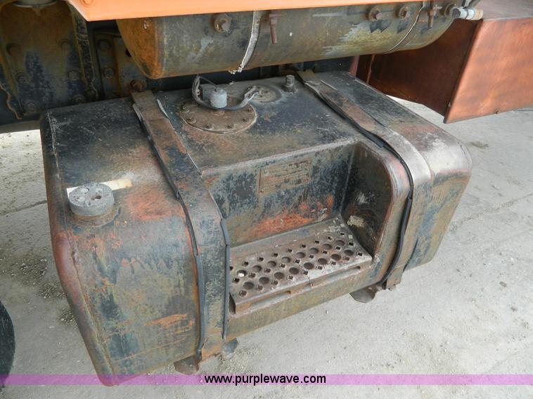 image for item L7288 1977 Ford 800 crane truck