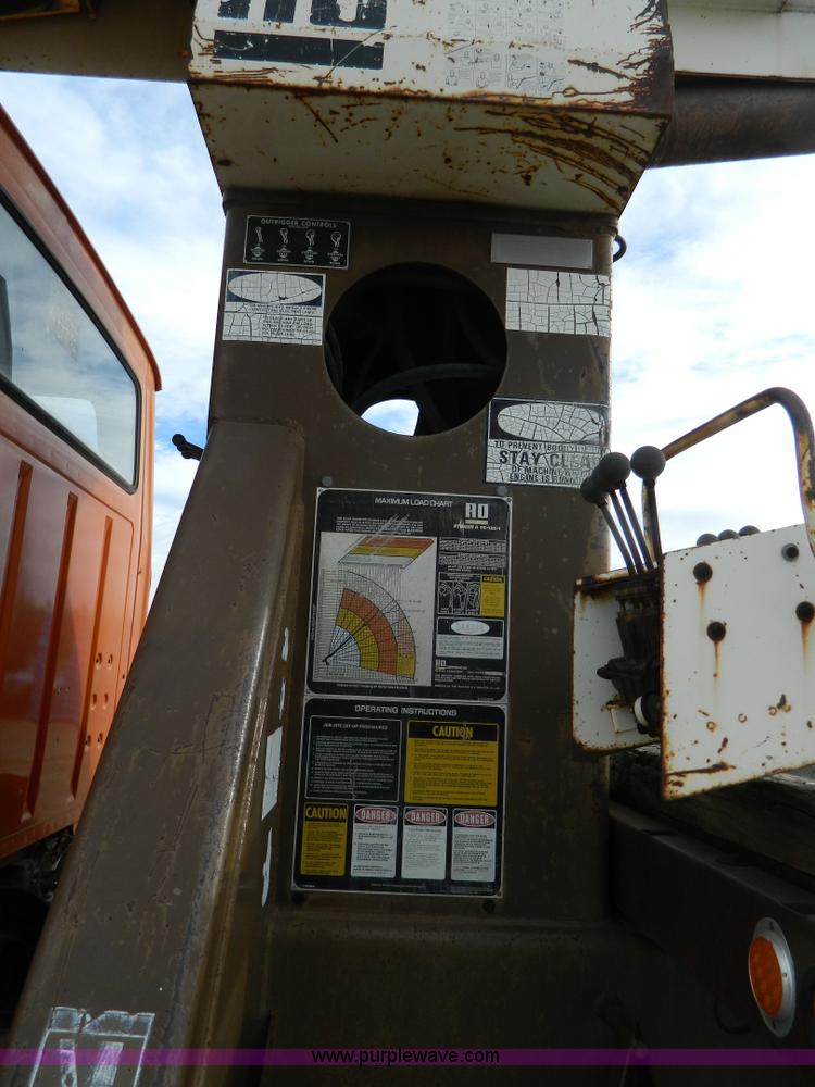 image for item L7288 1977 Ford 800 crane truck