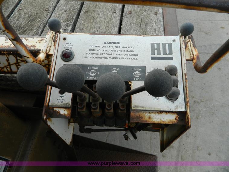 image for item L7288 1977 Ford 800 crane truck