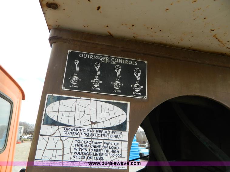 image for item L7288 1977 Ford 800 crane truck