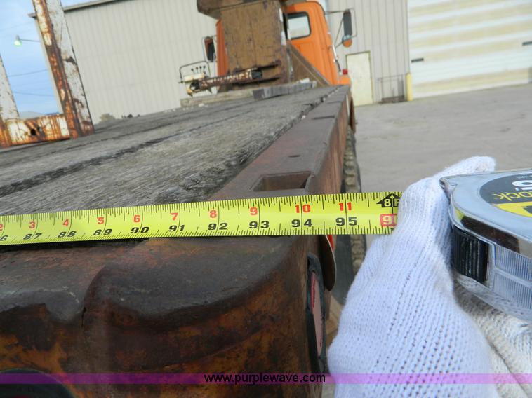 image for item L7288 1977 Ford 800 crane truck