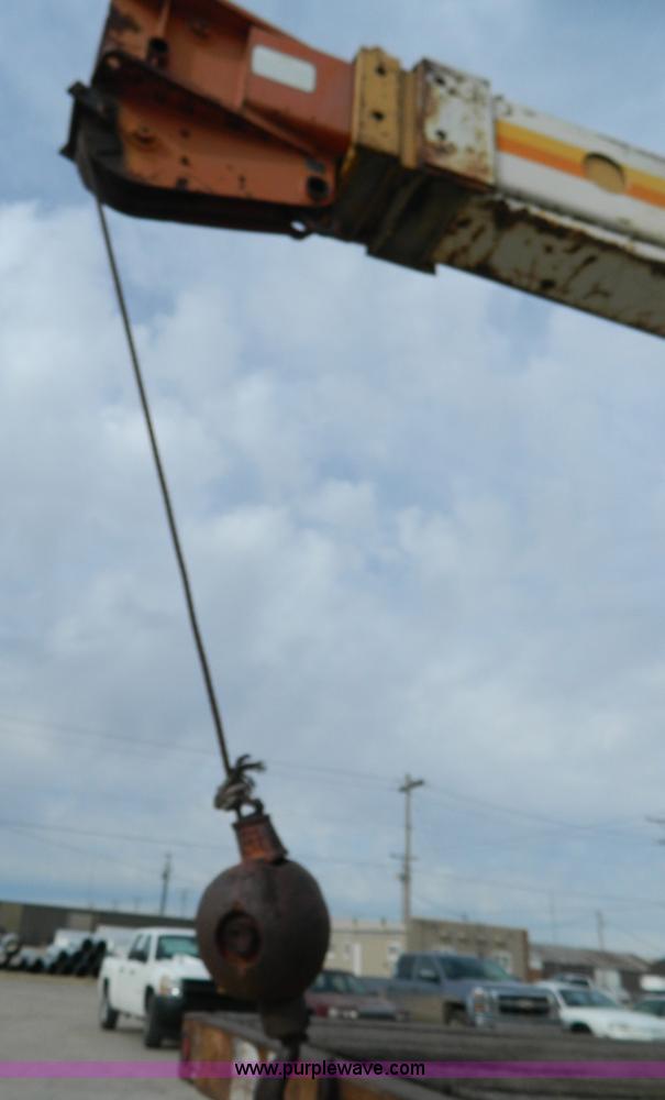 image for item L7288 1977 Ford 800 crane truck