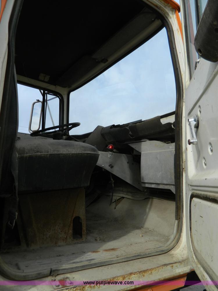 image for item L7288 1977 Ford 800 crane truck