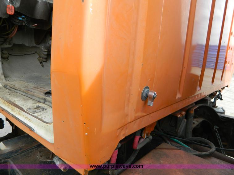 image for item L7288 1977 Ford 800 crane truck