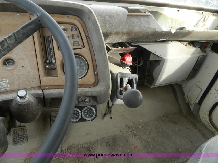 image for item L7288 1977 Ford 800 crane truck