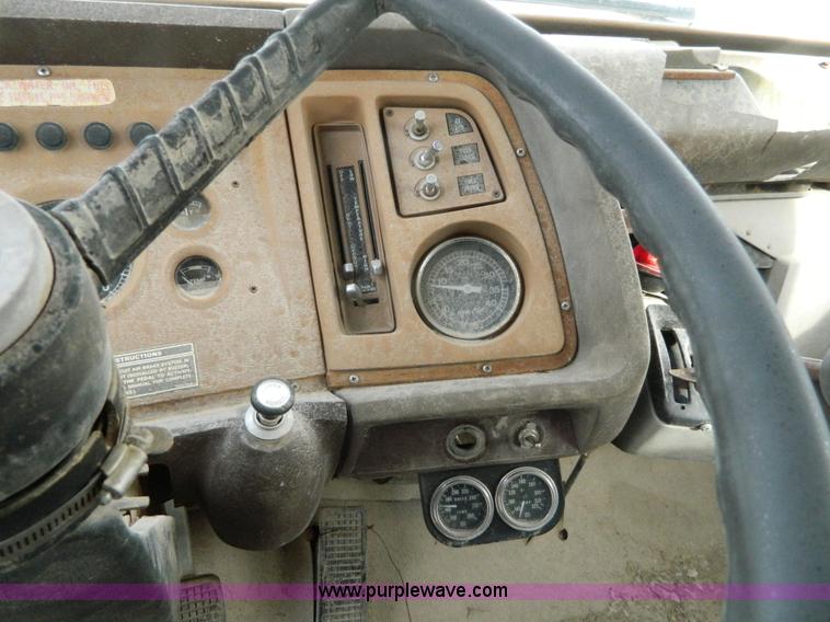 image for item L7288 1977 Ford 800 crane truck