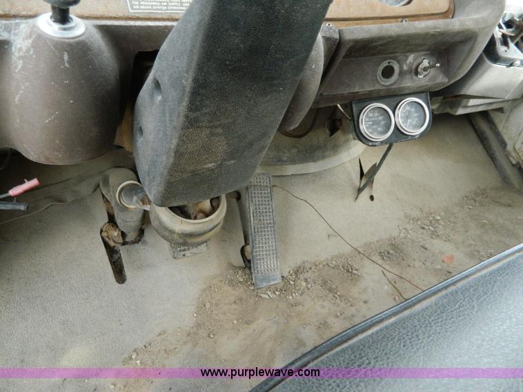 image for item L7288 1977 Ford 800 crane truck