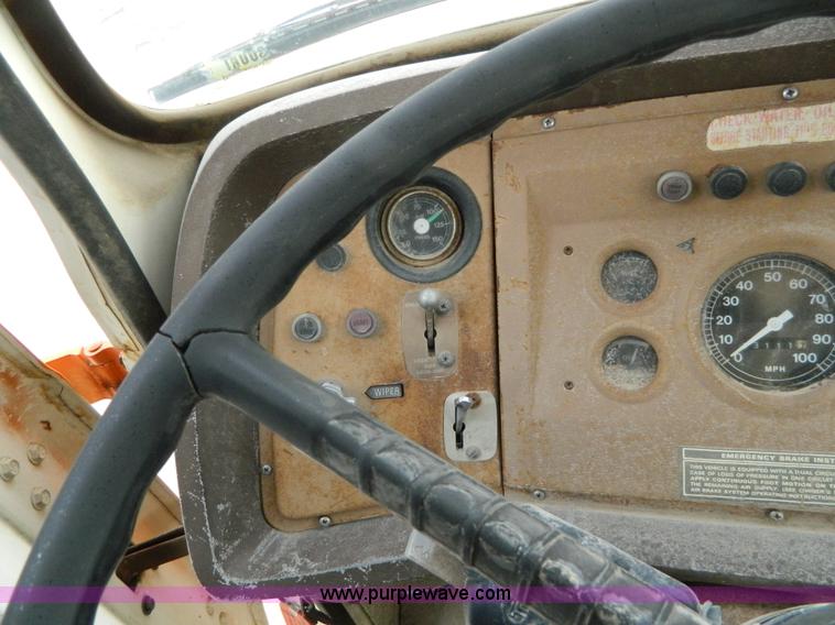 image for item L7288 1977 Ford 800 crane truck