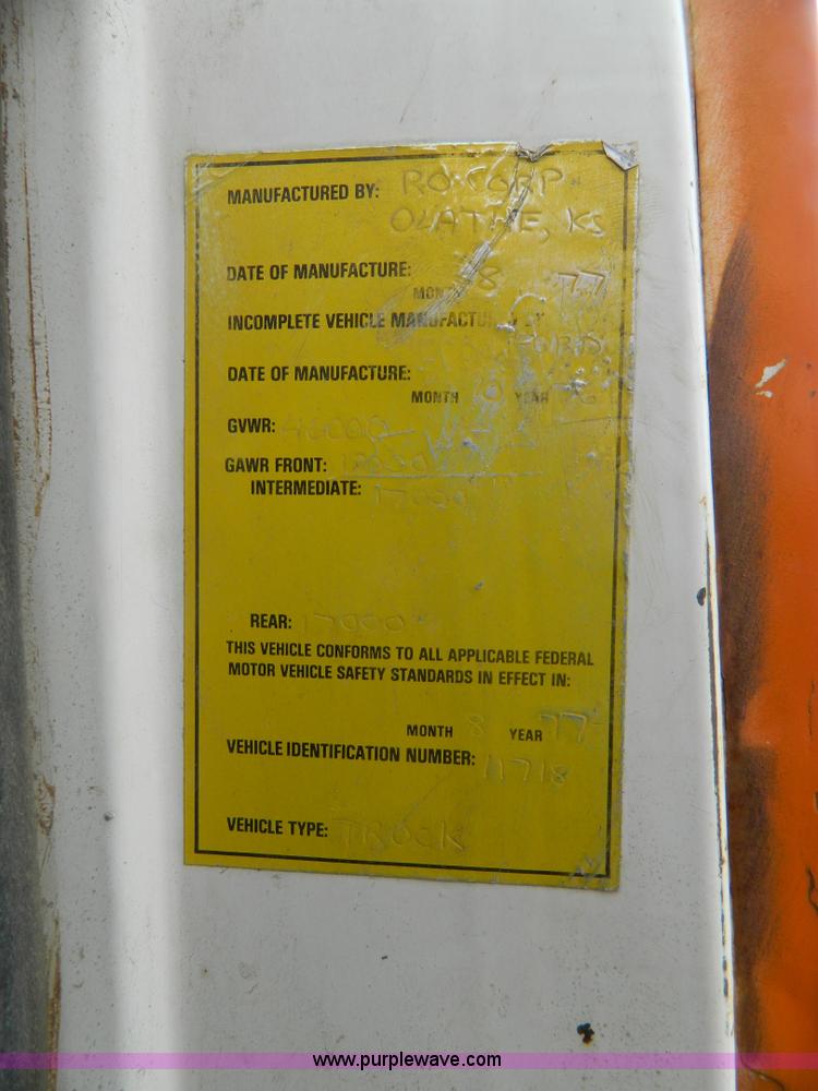 image for item L7288 1977 Ford 800 crane truck