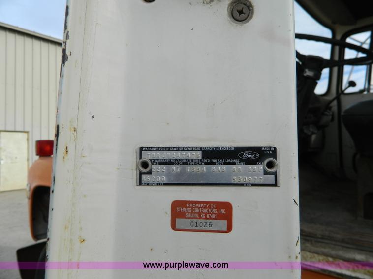 image for item L7288 1977 Ford 800 crane truck