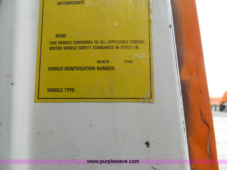 image for item L7288 1977 Ford 800 crane truck