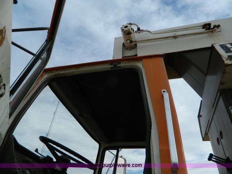 image for item L7288 1977 Ford 800 crane truck