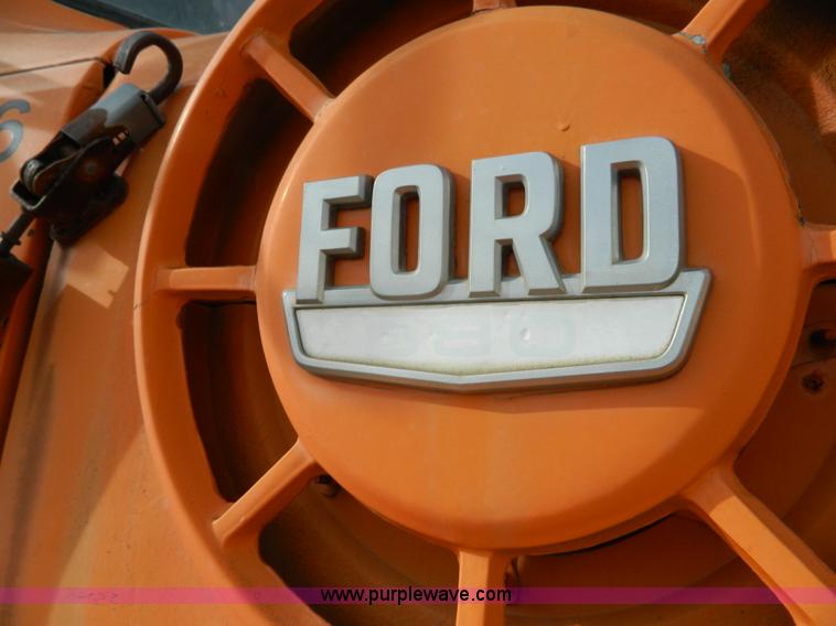 image for item L7288 1977 Ford 800 crane truck