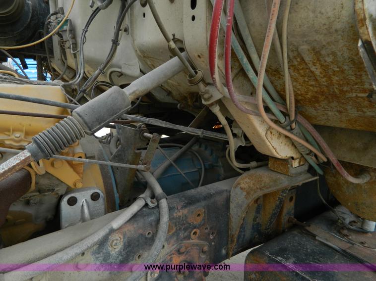 image for item L7288 1977 Ford 800 crane truck