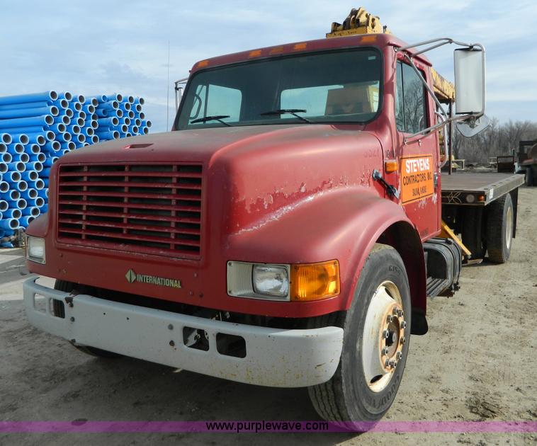 image for item L7289 1993 International 4700 crane truck