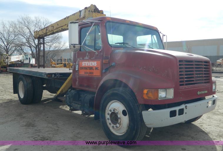 image for item L7289 1993 International 4700 crane truck