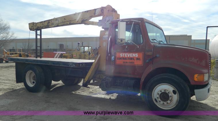 image for item L7289 1993 International 4700 crane truck