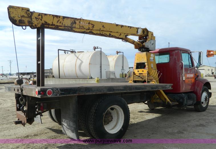 image for item L7289 1993 International 4700 crane truck