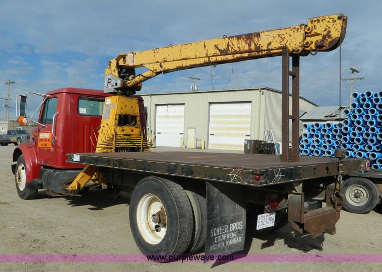 image for item L7289 1993 International 4700 crane truck