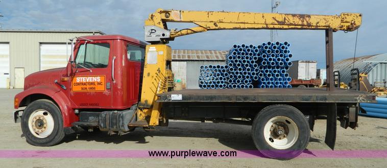 image for item L7289 1993 International 4700 crane truck