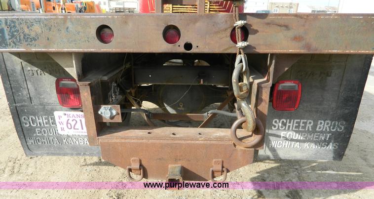 image for item L7289 1993 International 4700 crane truck