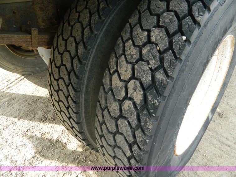 image for item L7289 1993 International 4700 crane truck