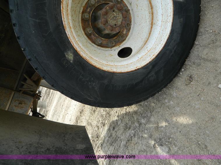 image for item L7289 1993 International 4700 crane truck