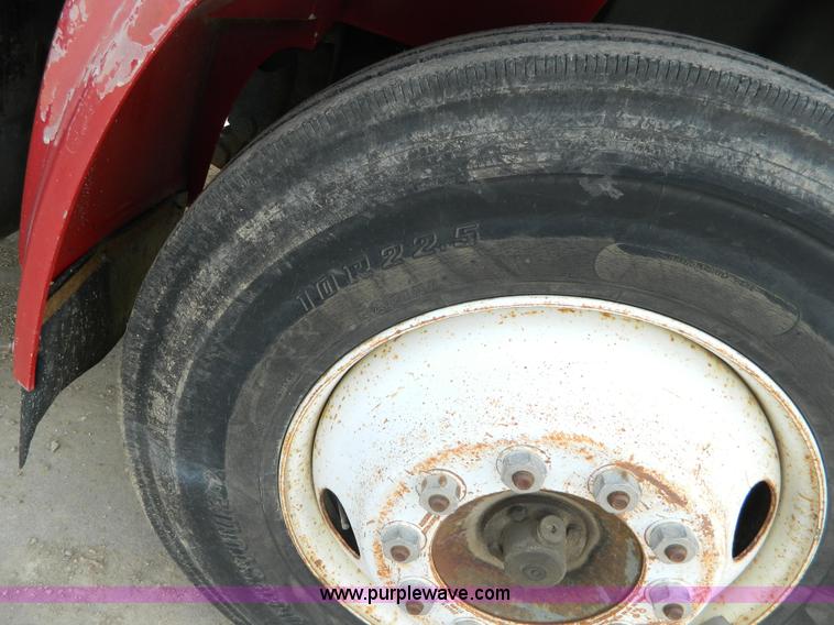 image for item L7289 1993 International 4700 crane truck