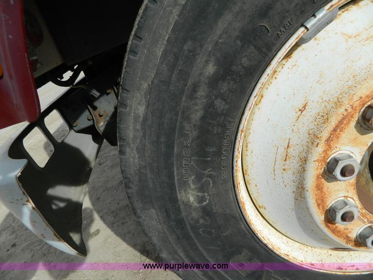 image for item L7289 1993 International 4700 crane truck