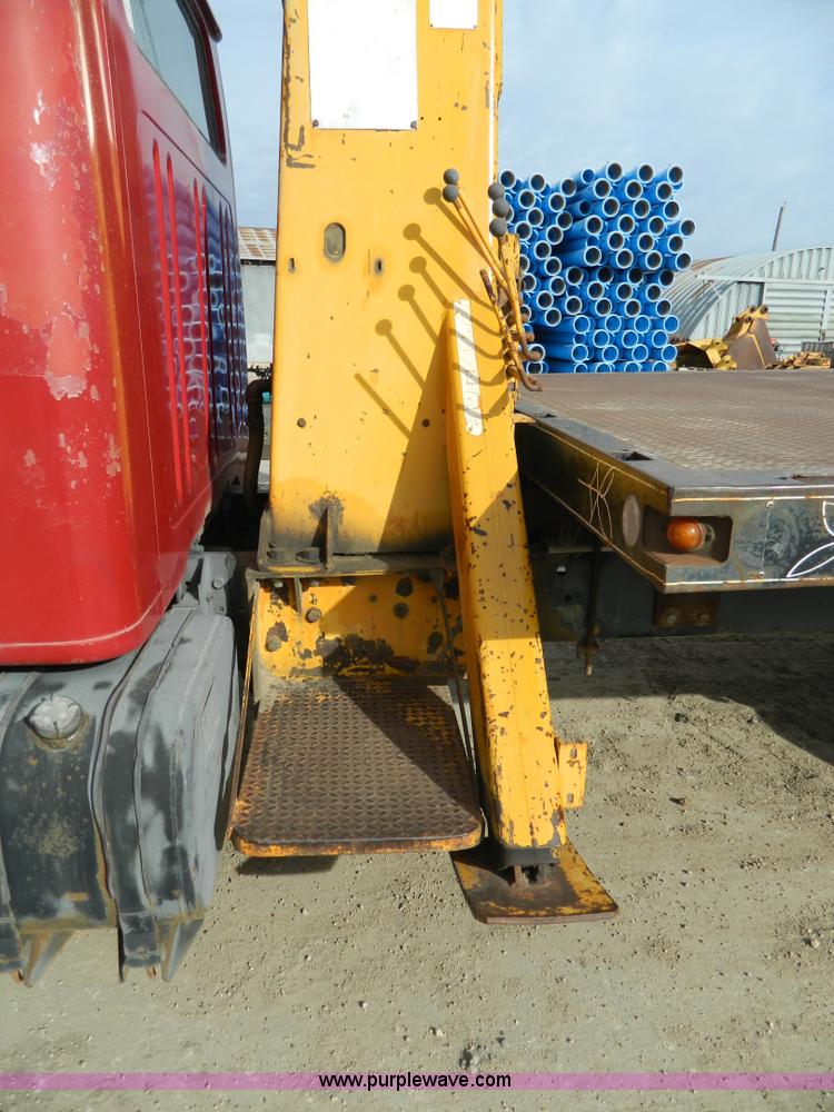 image for item L7289 1993 International 4700 crane truck