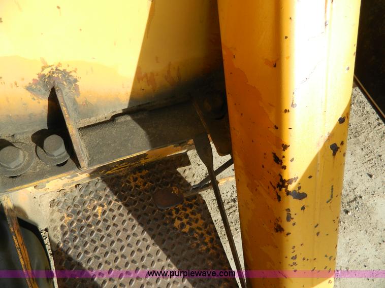 image for item L7289 1993 International 4700 crane truck