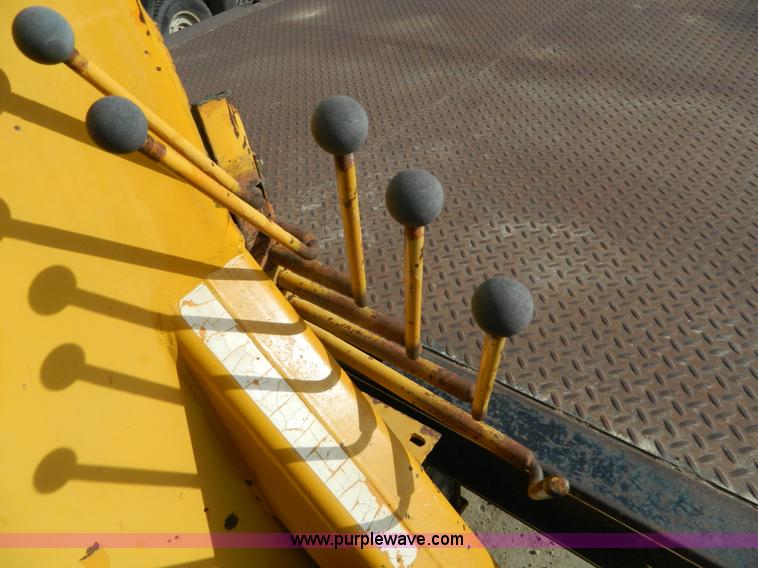 image for item L7289 1993 International 4700 crane truck