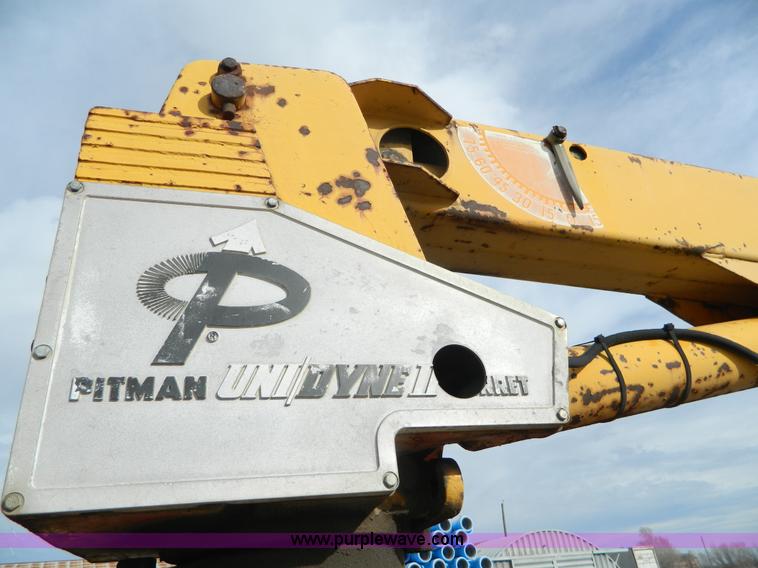 image for item L7289 1993 International 4700 crane truck