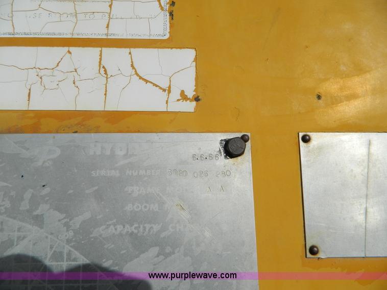 image for item L7289 1993 International 4700 crane truck