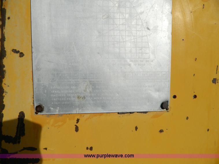 image for item L7289 1993 International 4700 crane truck