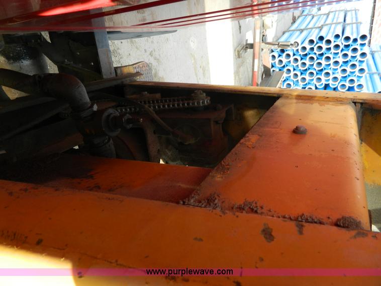 image for item L7289 1993 International 4700 crane truck