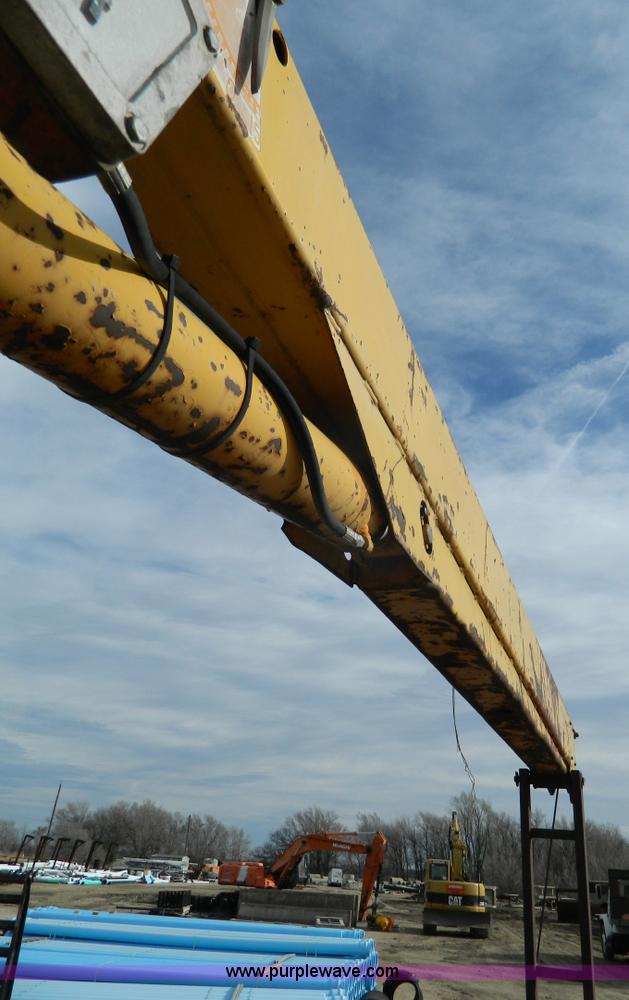 image for item L7289 1993 International 4700 crane truck