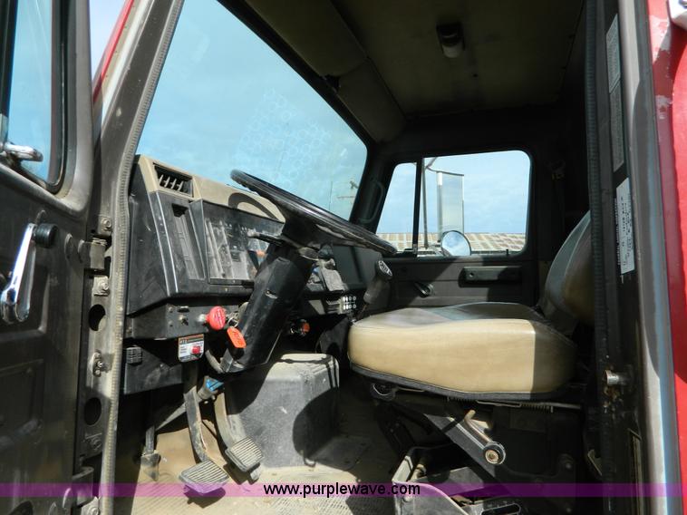 image for item L7289 1993 International 4700 crane truck