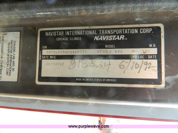 image for item L7289 1993 International 4700 crane truck