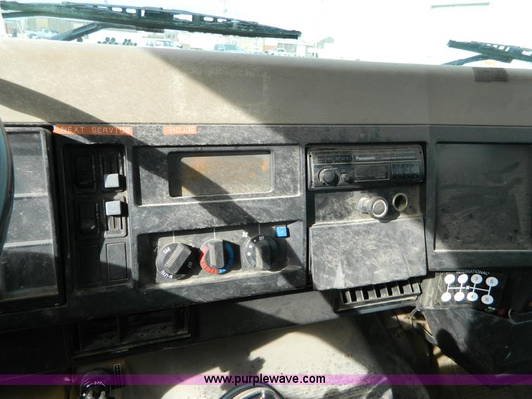 image for item L7289 1993 International 4700 crane truck